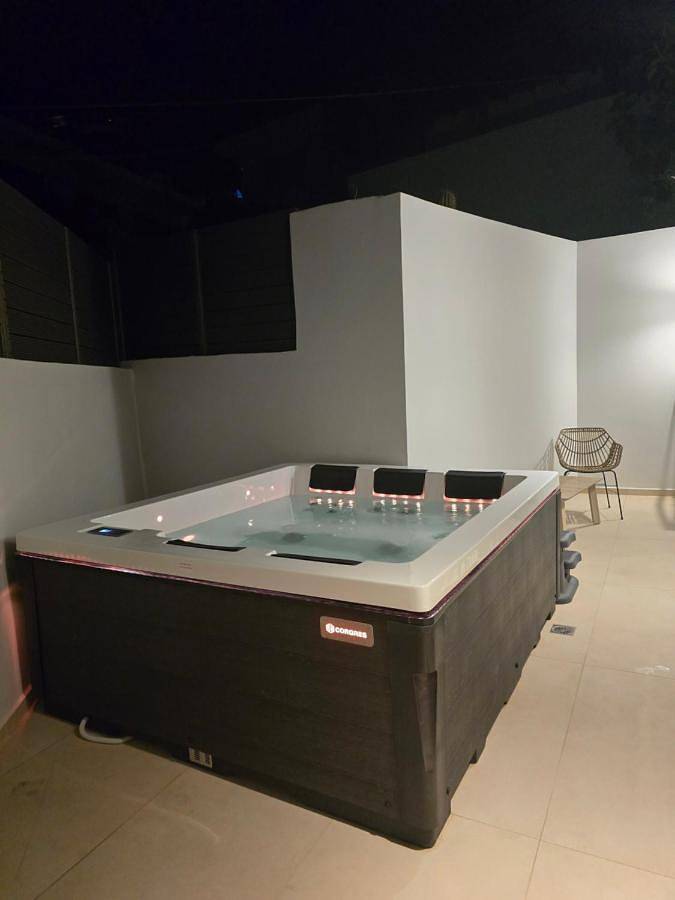 Ferienhaus für 4 Personen, mit Terrasse und Whirlpool - 1