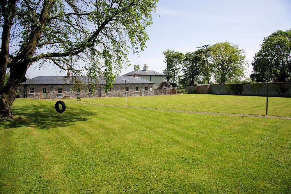 Malerisch restauriertes viktorianisches Nebengebäude in Straffan Kildare in County Kildare