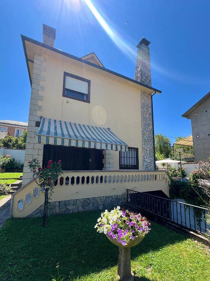 Location de vacances pour 13 personnes, avec Balcon et Terrasse ainsi que Jardin et Piscine à Villafranca del Bierzo - 4