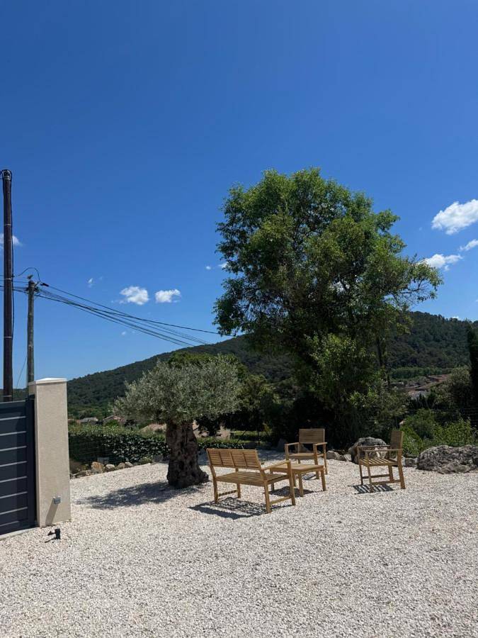 Location de vacances pour 6 personnes, avec jardin ainsi que vue et piscine à Cabasse - 3