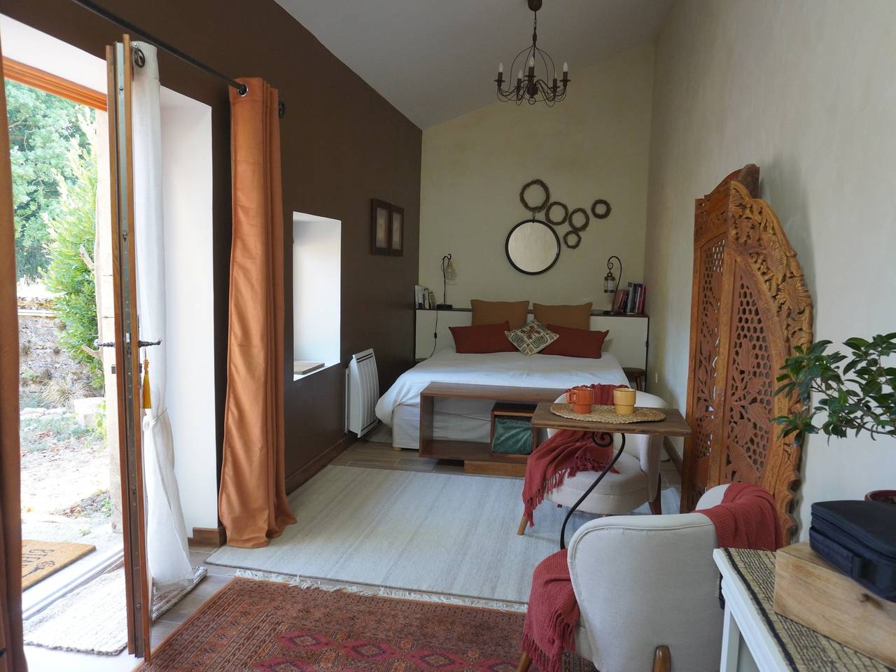 Bulle di campagna: camera d’hôtes con giardino condiviso in La Genête, Louhans e dintorni