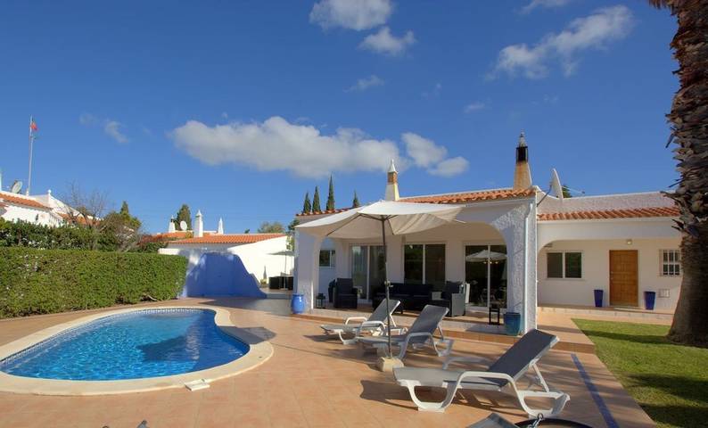 Villa for 6 people, with balcony and garden in Carvoeiro