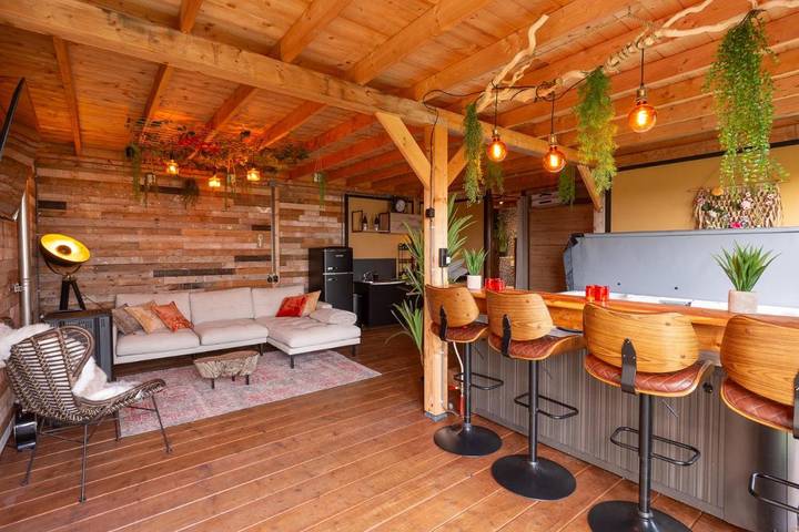 Gîte pour 2 personnes, avec piscine et jardin ainsi que jacuzzi et terrasse à Middelbourg