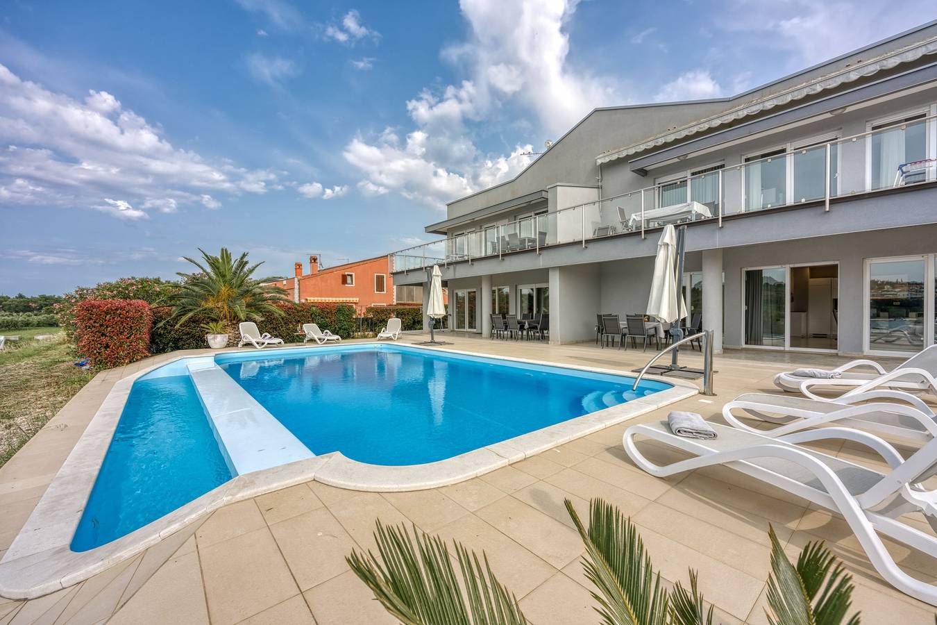 Ganze Wohnung, Elegant Panoramic Seaview Apartment 3 in Banjole, Südküste Istrien