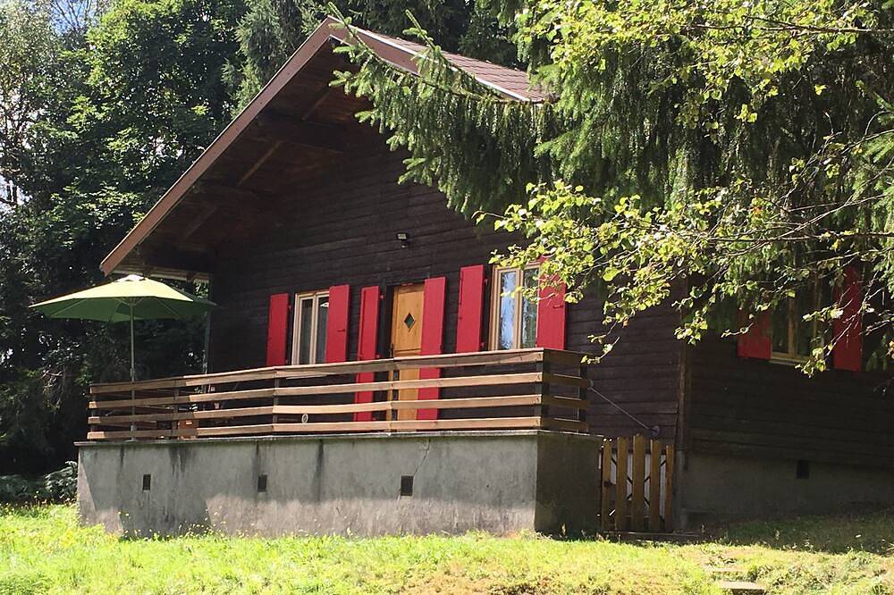 Chalet in a green setting. Commune of Munster Muhlbach in Muhlbach-sur-Munster, Parc naturel régional des Ballons des Vosges