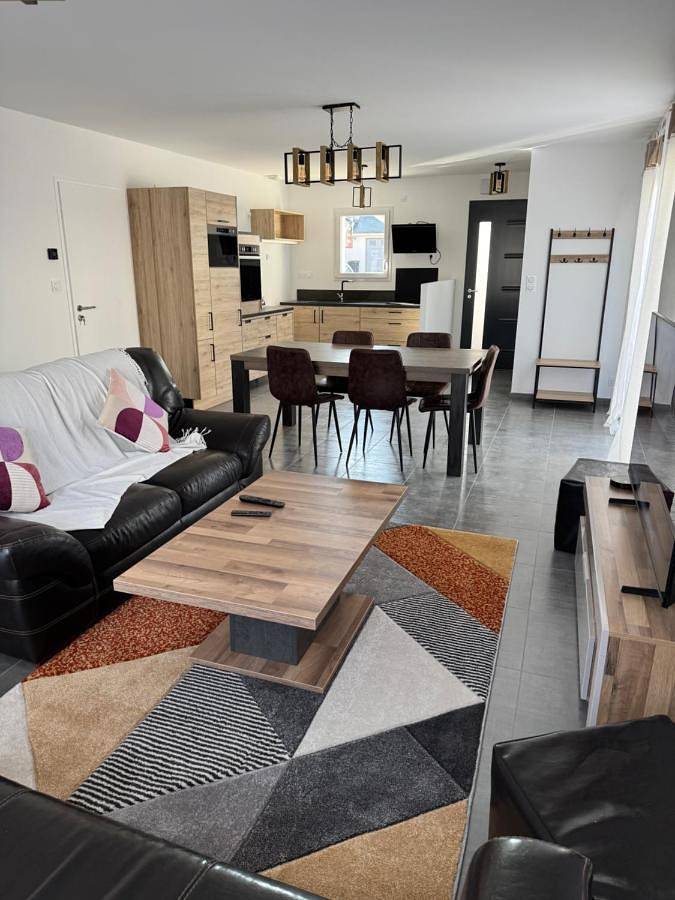 Location de vacances pour 8 personnes, avec jardin à Sainte-Gemmes-sur-Loire
