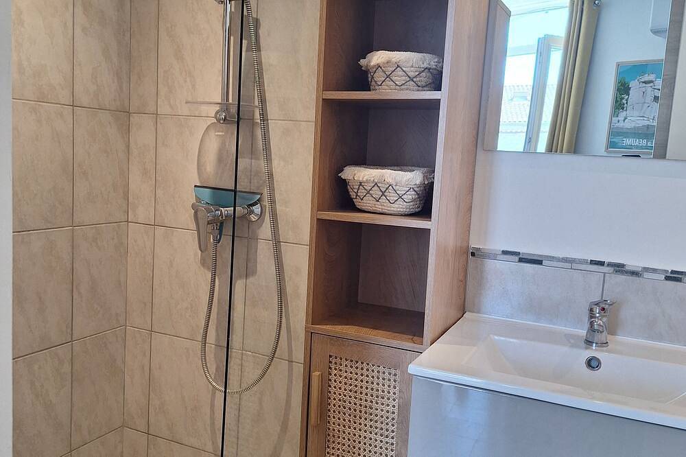 Entire apartment, Charming studio with swimming pool in the heart of Ruoms, Ardèche in Ruoms, Ardèche