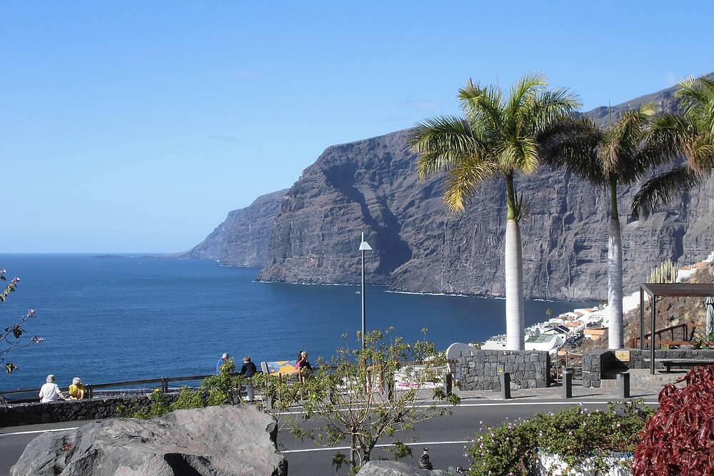 Entire apartment, Nice and spacious apartment near the beach, wifi in Puerto Santiago, Santiago del Teide