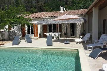 Cottage pour 8 personnes, avec terrasse et jardin à Le Beaucet