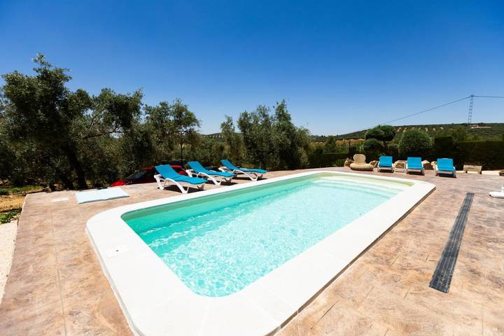 Apartamento para 14 personas, con Terraza y Jardín además de Piscina y Vistas en Villanueva del Trabuco