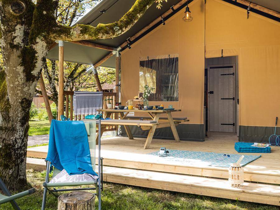 Village du Port  - Tente en toile et en bois 4 personnes - Lodge Woody - 2 chambres - 4 personnes in Saint-Sozy, Parc Naturel Régional des Causses du Quercy