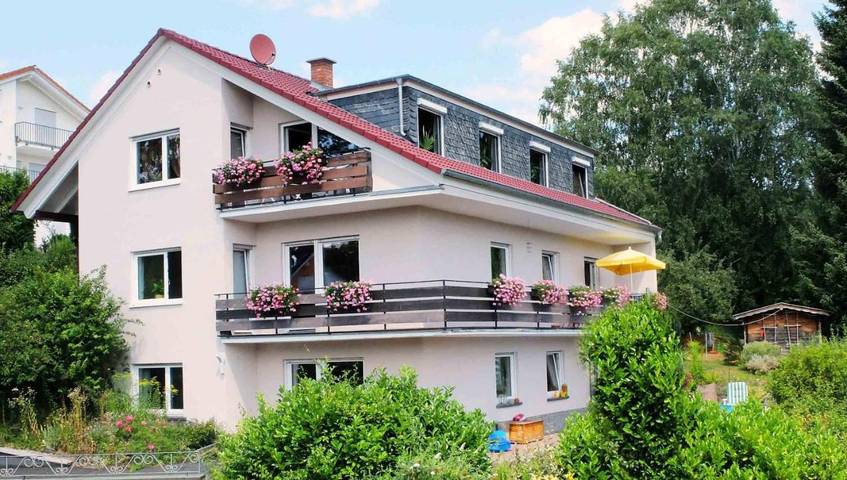 Ferienwohnung für 4 Personen, mit Garten und Ausblick in Bad König
