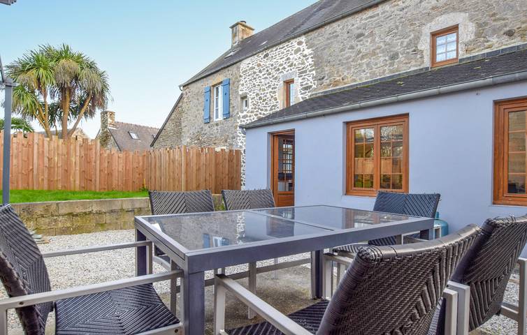 Location de vacances pour 9 personnes, avec terrasse et jardin à Quettehou - 4