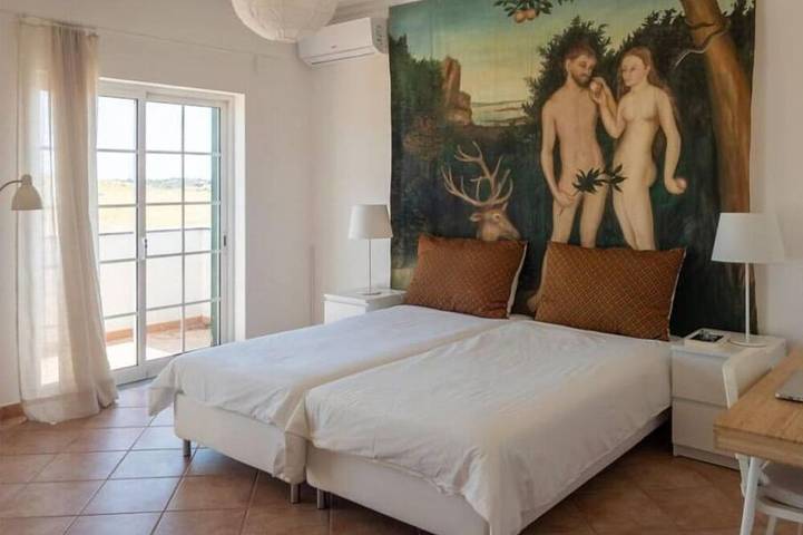 Spacious 2-storey villa with swimming pool and large garden, 6 minutes from Praia Verde. in Quinta do Sobral, Castro Marim