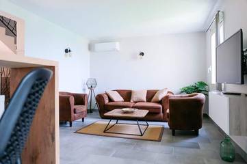 Location de vacances pour 4 personnes, avec piscine ainsi que terrasse et jardin à Farinole