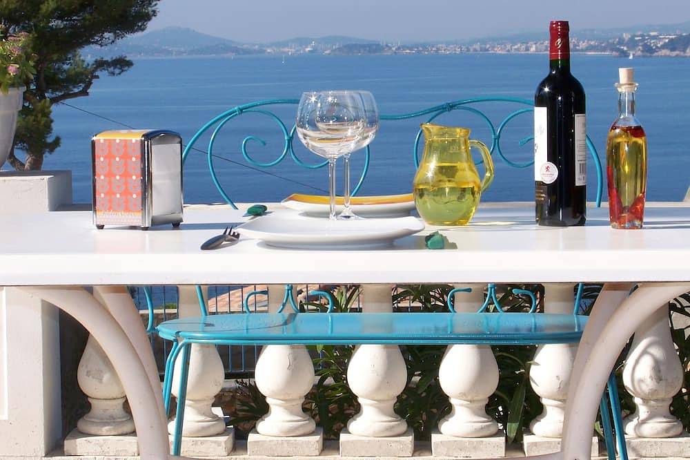 Appartement entier, Promotion de Mai  ( Vue Mer ) in Le Pradet, Côte méditerranéenne (France)