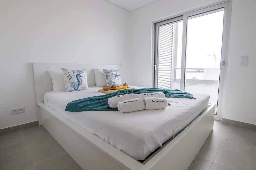 Geheel appartement, Beach View Flat w/ Balcony near Casino in Monte Gordo, Faro District