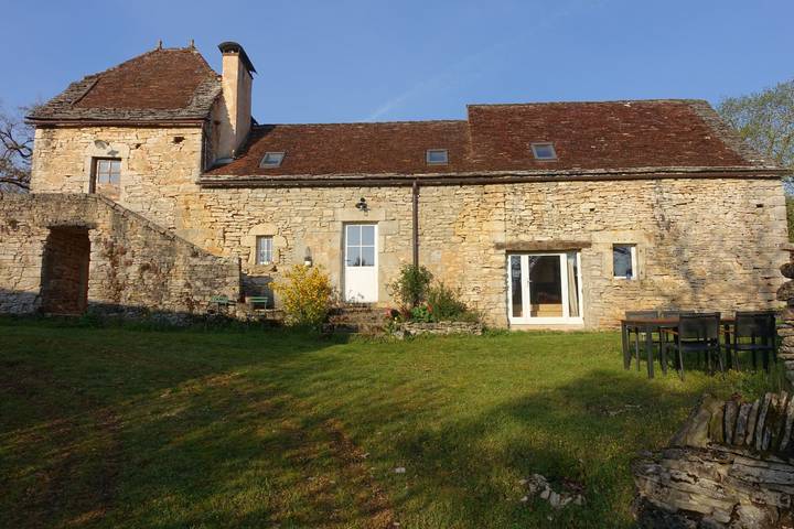 Gîte pour 4 personnes, avec terrasse et jardin à Saint-Chels