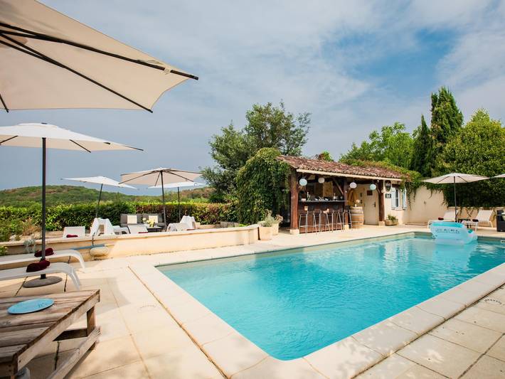 Location de vacances pour 6 personnes, avec Terrasse et Piscine à Dégagnac