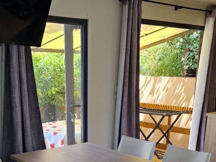 Flower Camping Orly d'Azur - Mobilheim 6 personen - Mobilheim Riviera Premium 34m² - 3 Schlafzimmer - halbüberdachte Terrasse - Klimaanlage in Six-Fours les Plages, Mittelmeerküste (Frankreich)