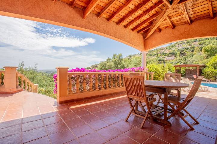 Villa 'Lucio' met zeezicht, Wi-Fi en airconditioning in La Londe-les-Maures, Middellandse Zeekust (Frankrijk)