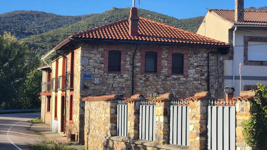 Chalet para 5 personas, con balcón y jardín en Montaña de Luna - 3