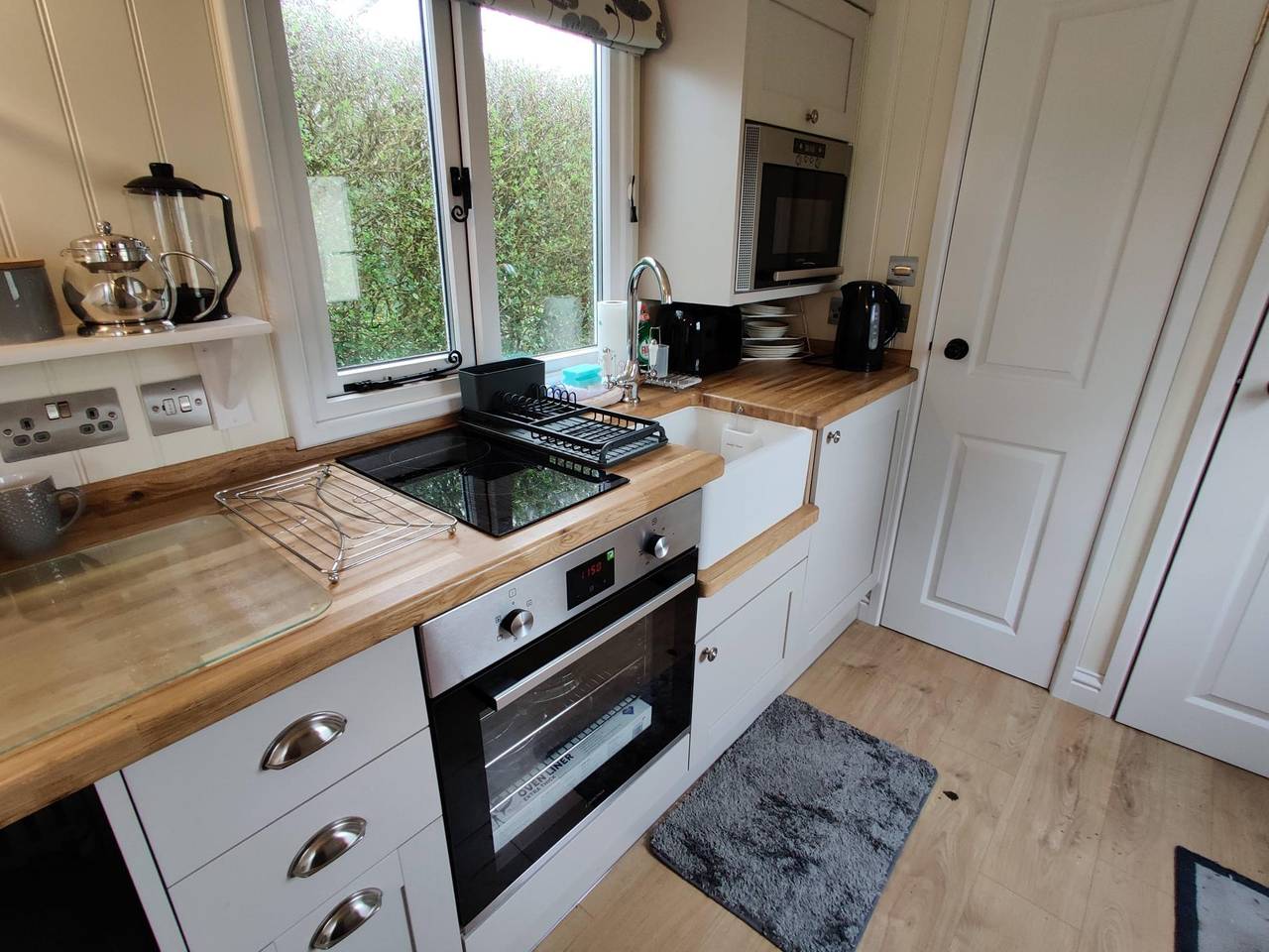 Entire apartment, Duck House - 1 Bed Shepherds Hut - Gower in Swansea region