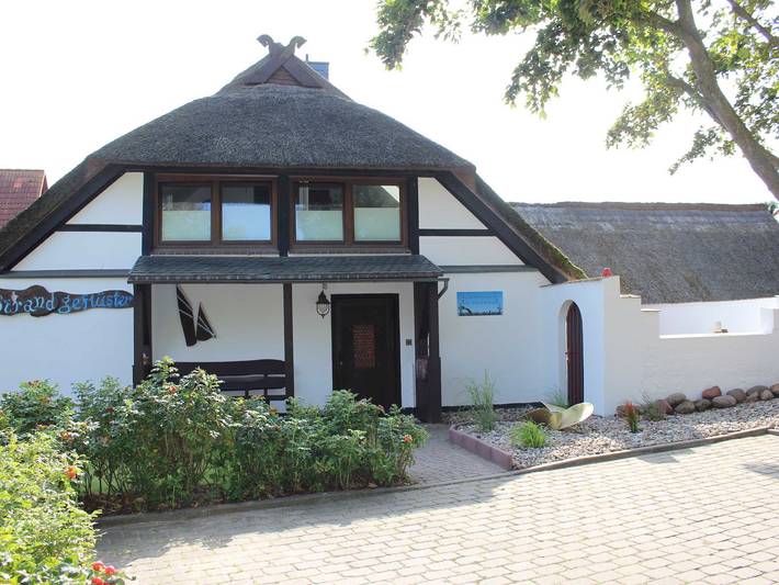 Ferienwohnung für 4 Personen, mit Terrasse und Garten in Ahrenshoop - 2