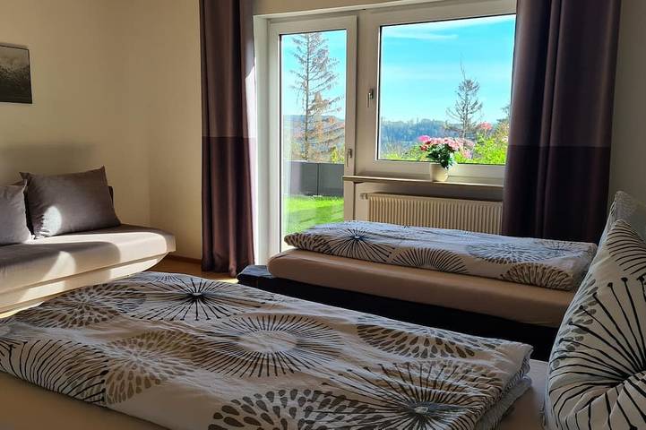 Ganze Wohnung, Moderne Ferienwohnung mit eigenem Garten und traumhaften Blick in Wilhelmsthal, Landkreis Kronach