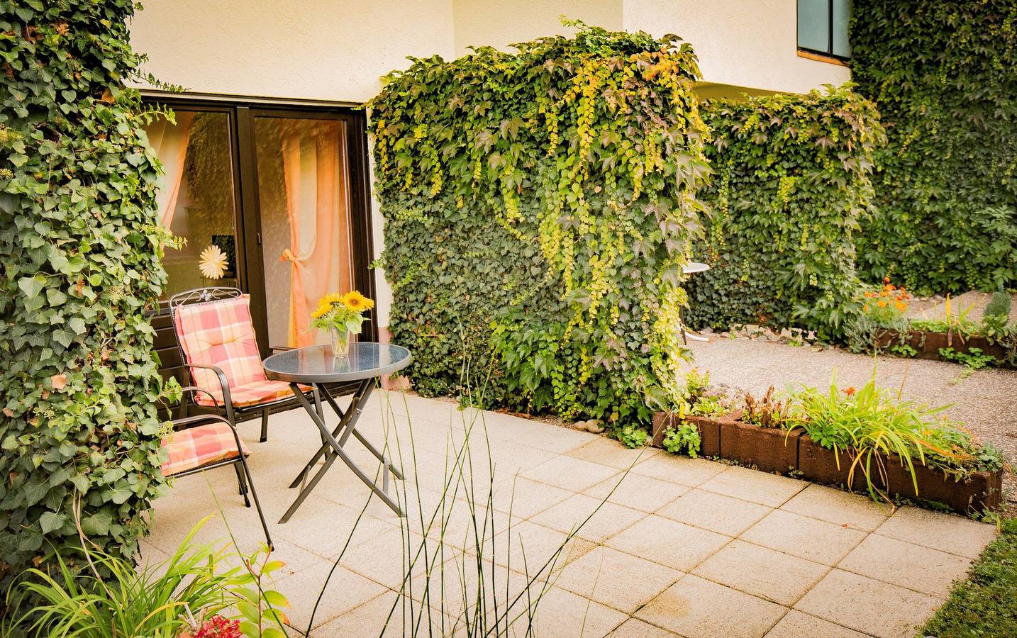 Ganze Wohnung, Ferienwohnung '1' mit privater Terrasse, privatem Garten und Wi-Fi in Bad Bellingen, Südschwarzwald
