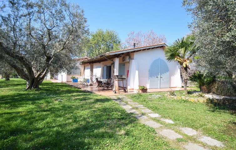 Casa vacanza per 4 persone, con piscina e giardino nonché terrazza - 1