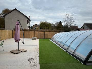 Gîte pour 12 personnes, avec jardin, animaux acceptés à Messeix