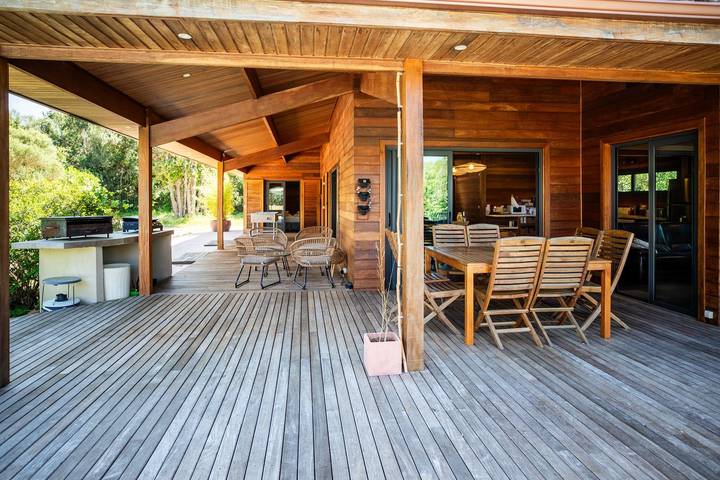 Location de vacances pour 8 personnes, avec jardin et terrasse ainsi que jacuzzi et piscine en Corse-du-Sud - 4