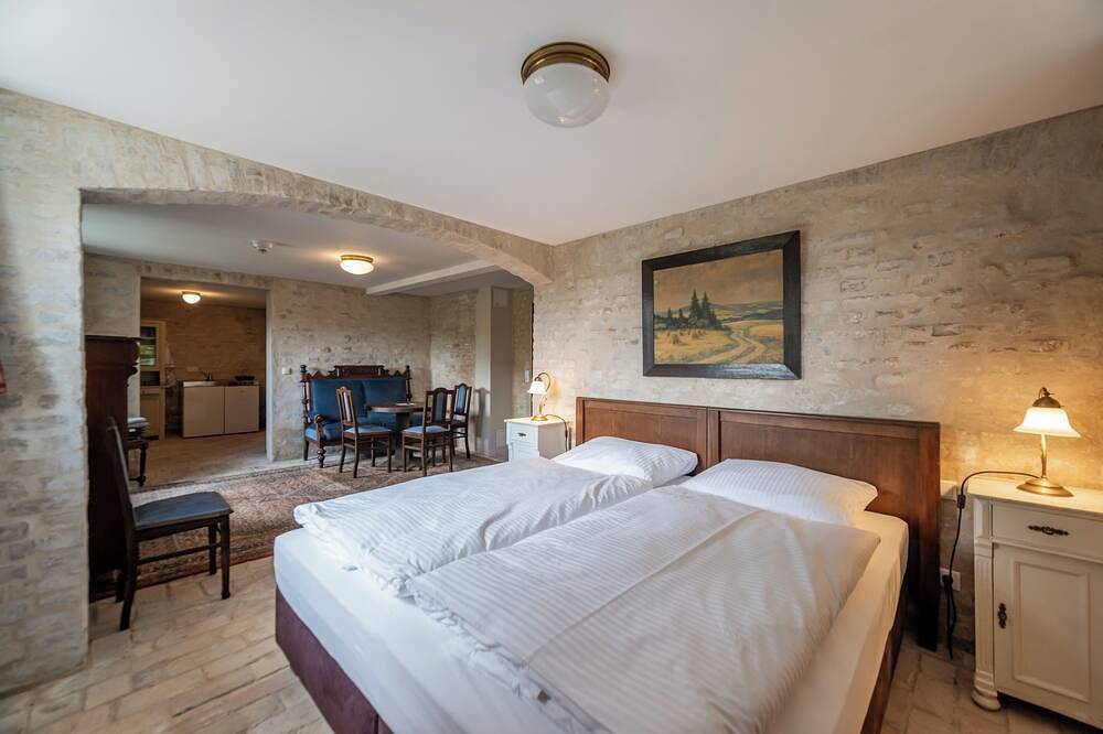 Ganze Wohnung, Ferienwohnung im Grünen gelegenen Gutshaus Lietzow nahe Berlin in Nauen, Havelland