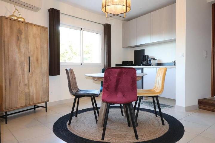 Gîte pour 3 personnes, avec balcon et vue à Vailhauquès - 2