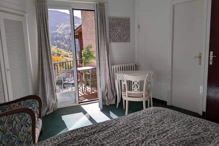 Gîte pour 8 personnes, avec piscine et balcon, animaux acceptés à Llo - 3