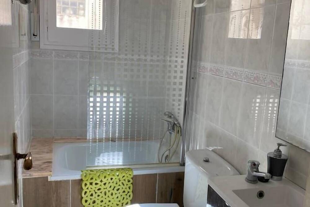 Apartamento entero, Innouthome Apartamento Con Wifi Y Aire Acondicionado_Balmes I in Tierras del Ebro, Costa Dorada