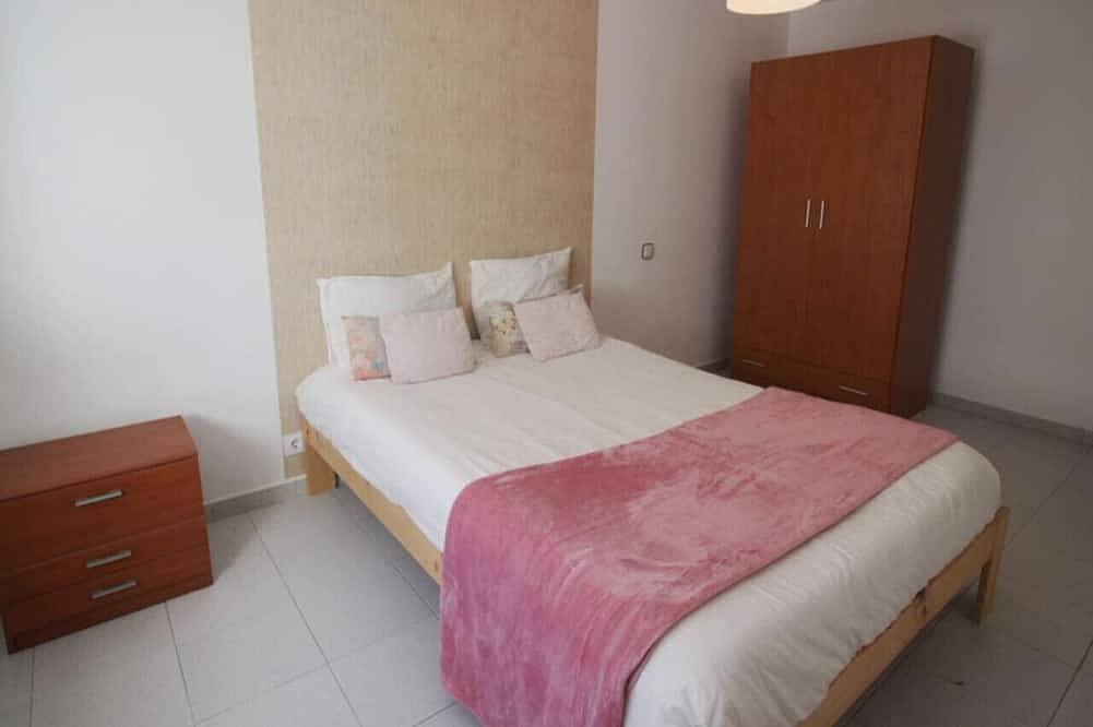 Apartamento entero, Bajo con terraza en Ajo - Castellanos 12007 in Bareyo, Costa de Cantabria