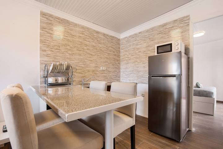Hel lejlighed, Holiday Apartment Dayely with Terrace and Wi-Fi in Tamaragua, La Oliva