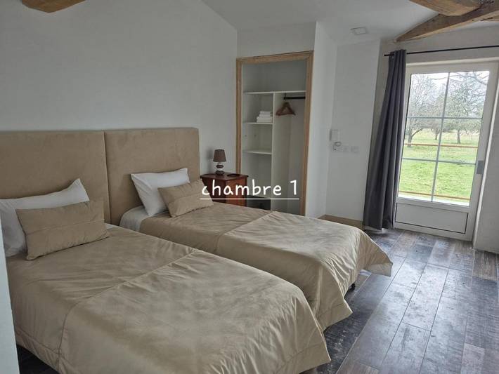 Hôtel pour 3 personnes, avec Terrasse à Aiguillon