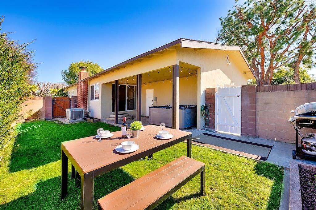 Spacious home with a private hot tub & enclosed yard - just minutes from Disney in Anaheim, Orange County