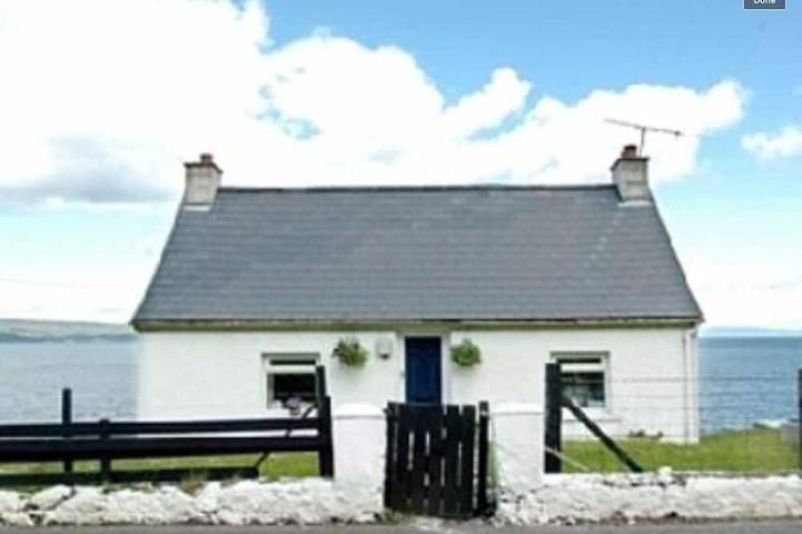 Cottage for 4 people, with garden, with pets in Northern Ireland