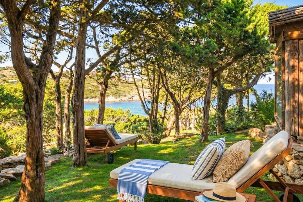 Entire apartment, Nice apartment for 4 guests with pool, A/C and pets allowed in Arzachena, Costa Smeralda