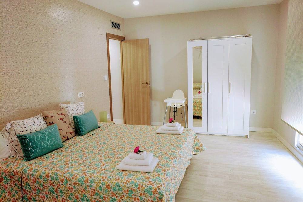 Entire apartment, Zaragoza historic center apartment near the Pilar in Saragossa, Saragossa Province