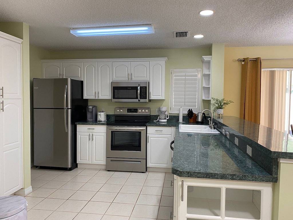 Perfect location! 3b2bfree golf cart! Minutes to Lake Sumter&Spanish Springs in The Villages, Sumter County