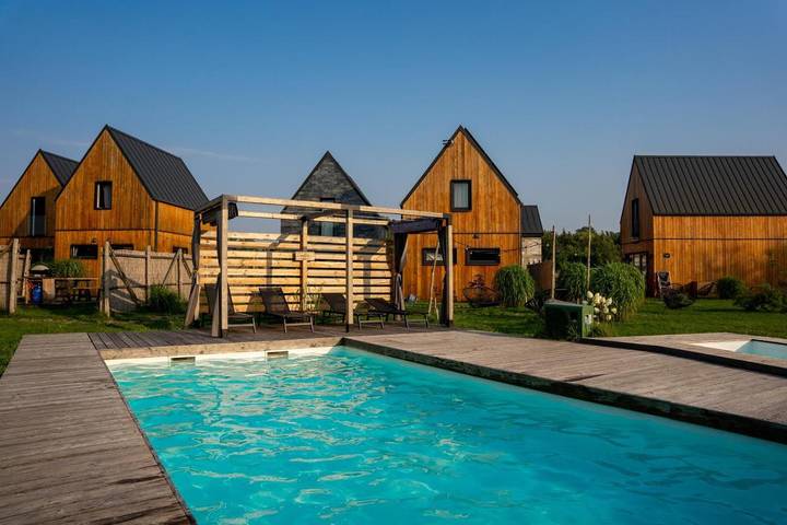 Ferienhaus für 6 Personen, mit Garten und Pool sowie Kinderpool und Ausblick, mit Haustier