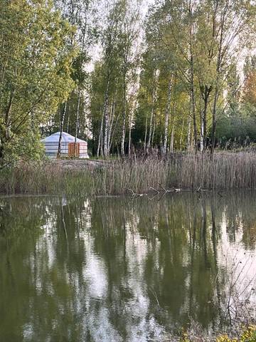 Tente pour 4 personnes, avec vue sur le lac et vue ainsi que terrasse et jardin, animaux acceptés dans Grand Est