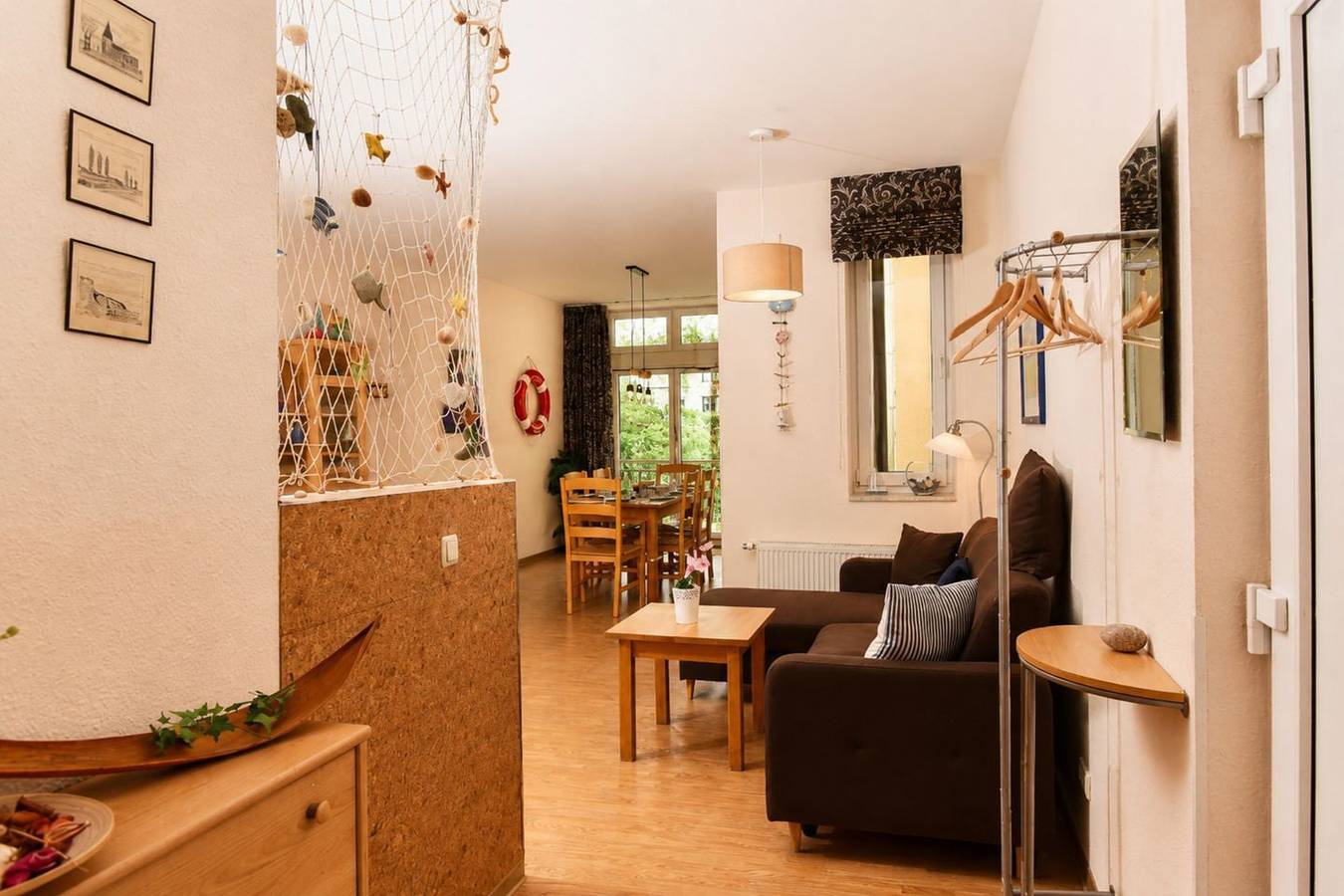Hel lejlighed, Komfortable 60m² Ferienwohnung für 4 Personen mit Loggia in Warnemünde Strand, Rostock