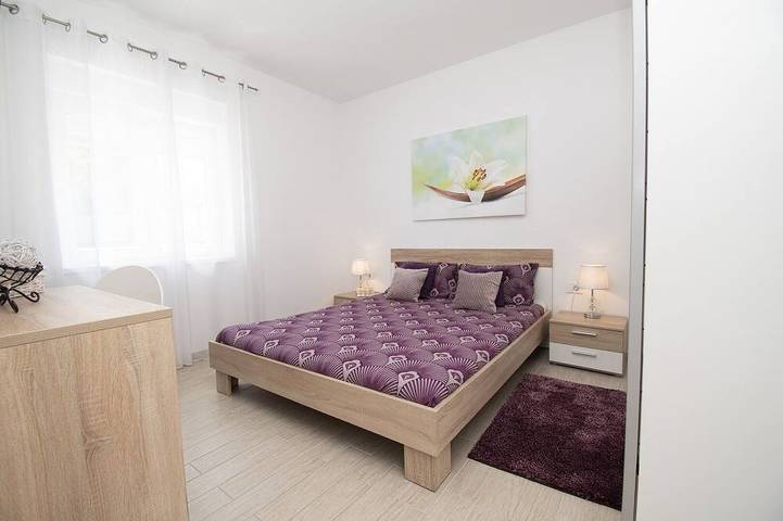 Schöne ganz neue Villa ***** mit beheiztem Schwimmbad, Sommerküche, Wifi, Grill in Stinjan, Pula