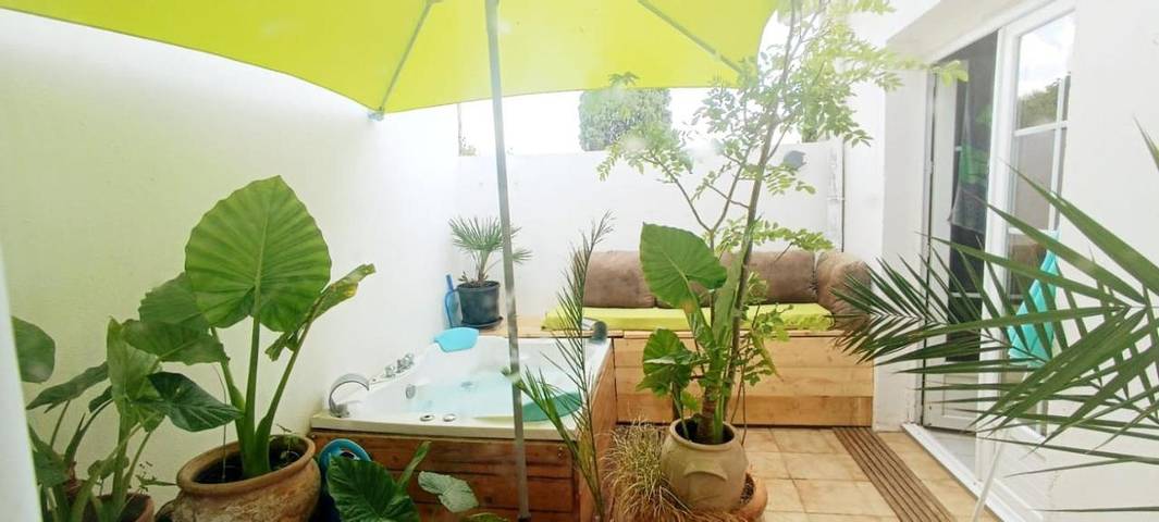 Gîte pour 3 personnes, avec Balcon ainsi que Jacuzzi et Terrasse à Saussan